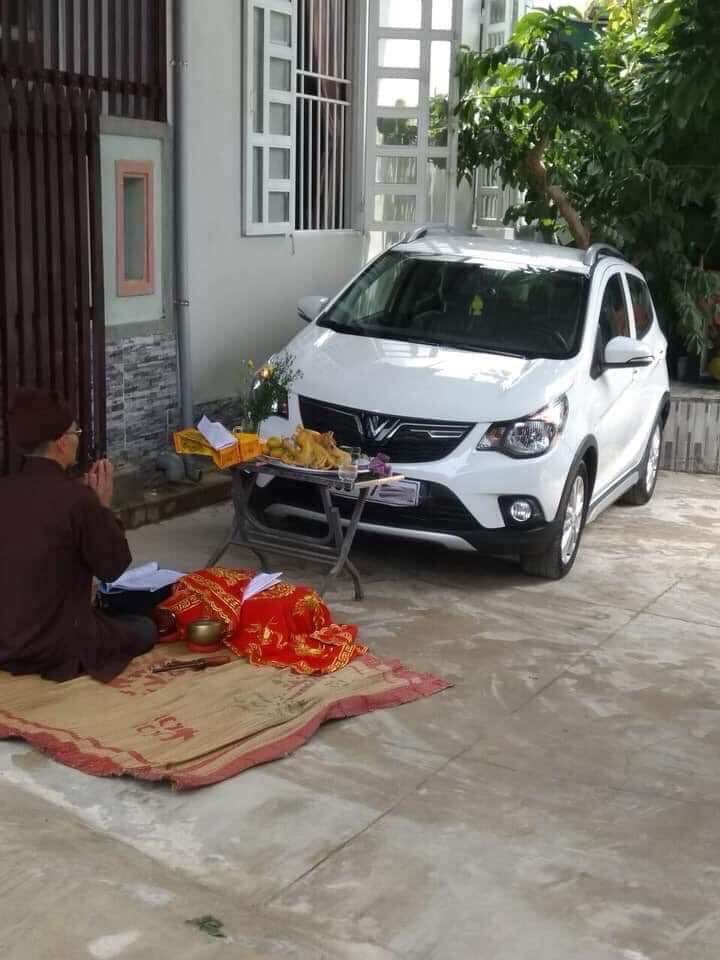 Tục cúng xe ô tô mới khá lạ ở miền Trung, Nam