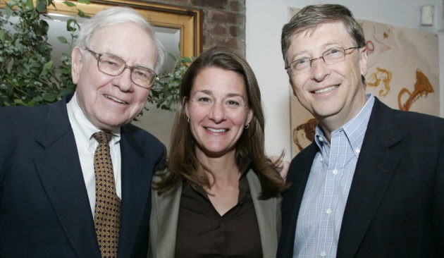 Bill Gates: Warren Buffett là nguồn sống vô giá trong giai đoạn bão tố nhất sự nghiệp của tôi và là người dạy tôi cách cười nhiều hơn! - Ảnh 1.