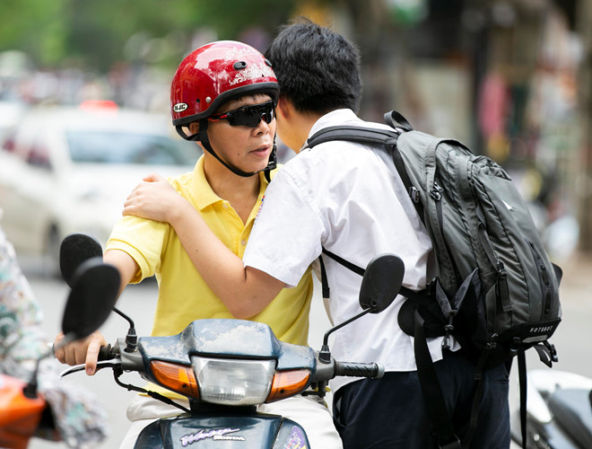 'Lam bai duoc khong con' - cau noi thay long me cha vao nhung ngay thi hinh anh 4 