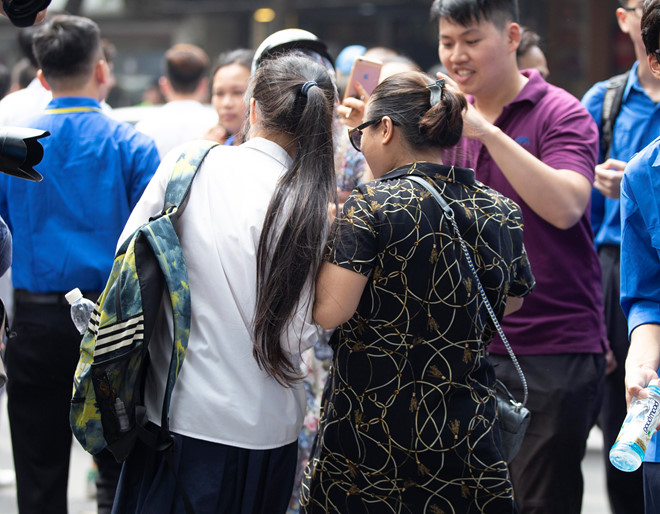 'Lam bai duoc khong con' - cau noi thay long me cha vao nhung ngay thi hinh anh 9