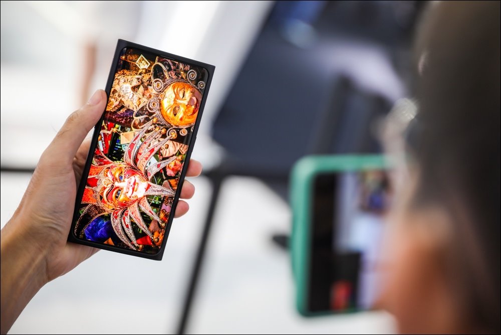 Đột phá mới của công nghệ camera: Oppo giới thiệu camera ẩn dưới màn hình