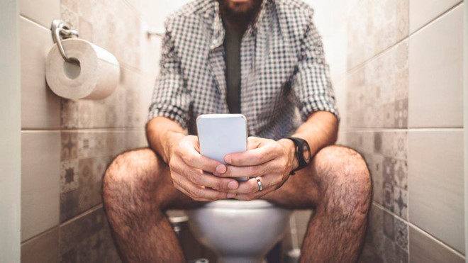 Da den luc ban che not camera truoc cua dien thoai hinh anh 1