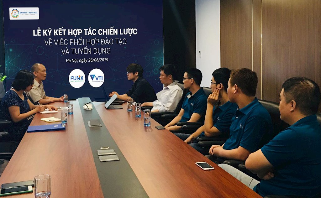 Chuẩn bị nguồn lực cho “Make in Vietnam”, FUNiX bắt tay 100 doanh nghiệp IT phát triển nhân lực CNTT