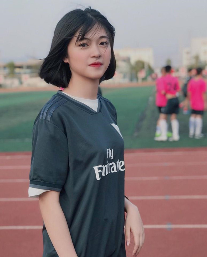 Dan mang tim kiem thieu nu Lao Cai xinh dep trong clip hat nhep hinh anh 3