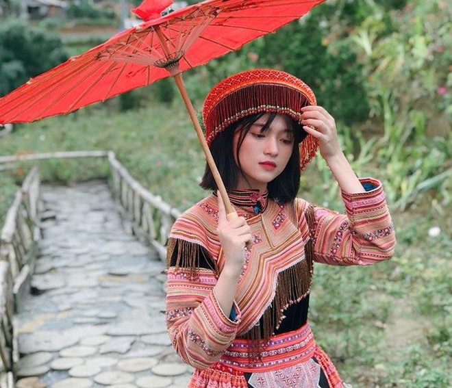 Dan mang tim kiem thieu nu Lao Cai xinh dep trong clip hat nhep hinh anh 1