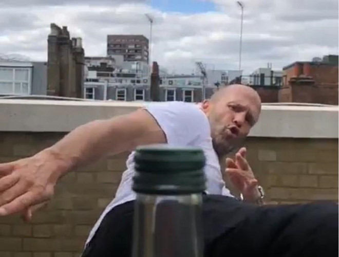 Internet phat sot voi thu thach da xoay mo nap chai hinh anh 4