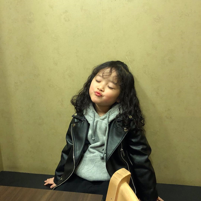 Hot kid Han co 1,7 trieu follow khoe mac ao dai, doi non la o Da Nang hinh anh 10