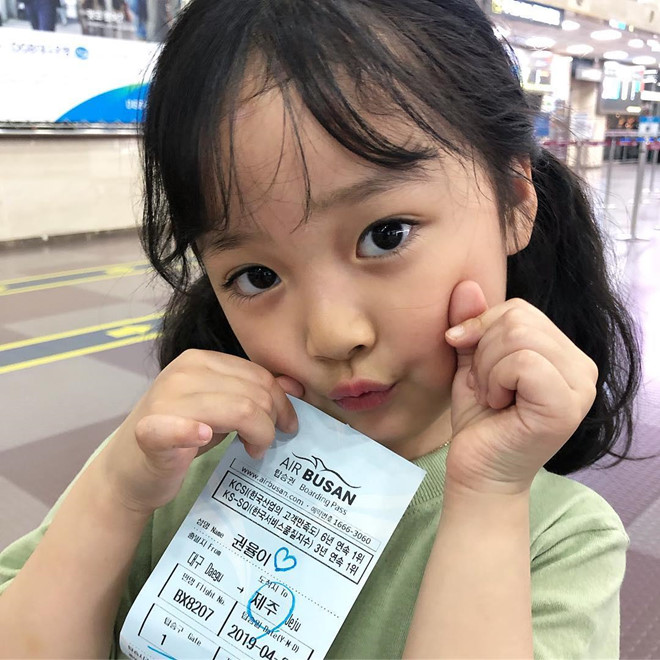 Hot kid Han co 1,7 trieu follow khoe mac ao dai, doi non la o Da Nang hinh anh 13