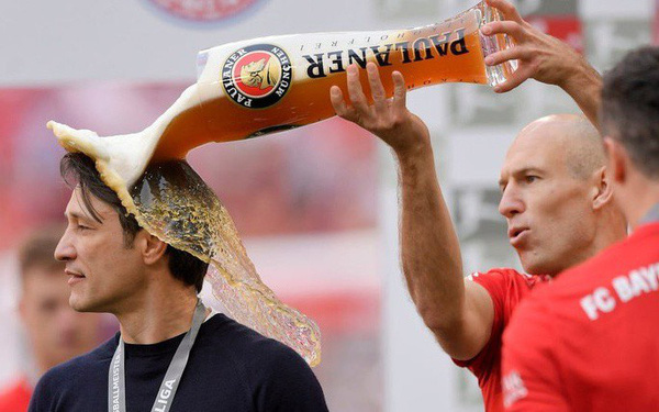 Những bức ảnh tóm lại khoảnh khắc “hiểm” cứ như thể thời gian ngừng lại