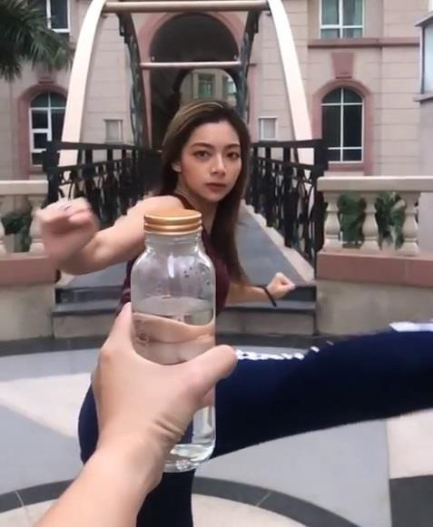 Con gai chuong mon Vinh Xuan bat trend trao luu xoay nguoi da nap chai hinh anh 1