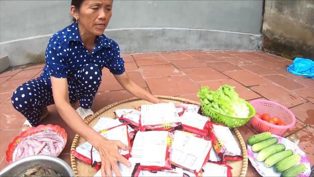 Bà Tân Vlog bất ngờ nhận được món quà siêu to khổng lồ từ con trai và cái kết! - Ảnh 4.