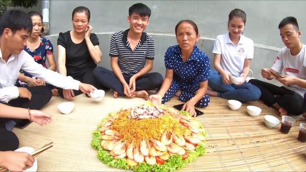 Bà Tân Vlog bất ngờ nhận được món quà siêu to khổng lồ từ con trai và cái kết! - Ảnh 7.