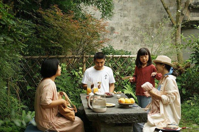 Cặp vợ chồng lập trình viên từ chối mua nhà ở thành phố, về quê xây nhà nhỏ bên khoảng sân vườn trồng rau và hoa mỗi ngày - Ảnh 7.