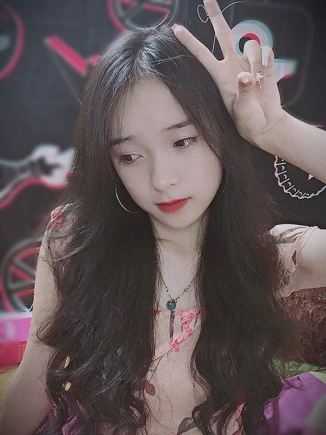 den nha ba tan vlog “an chuc”, ba co gai khien dan mang