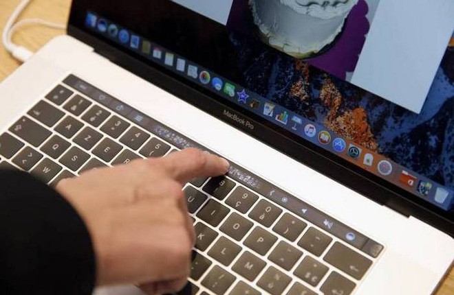 MacBook gặp lỗi video call nguy hiểm: Cho phép kẻ xấu dễ dàng bật webcam mà bạn không hề hay biết - Ảnh 1.
