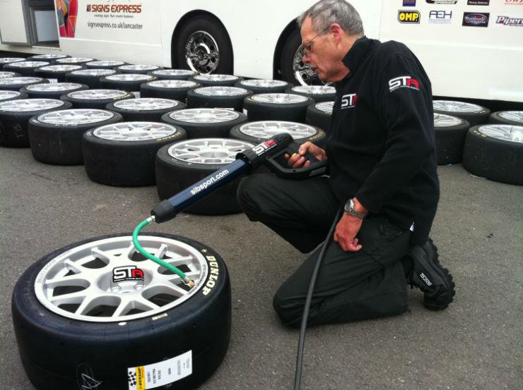 Co nen bom khi Nito cho lop oto? hinh anh 5