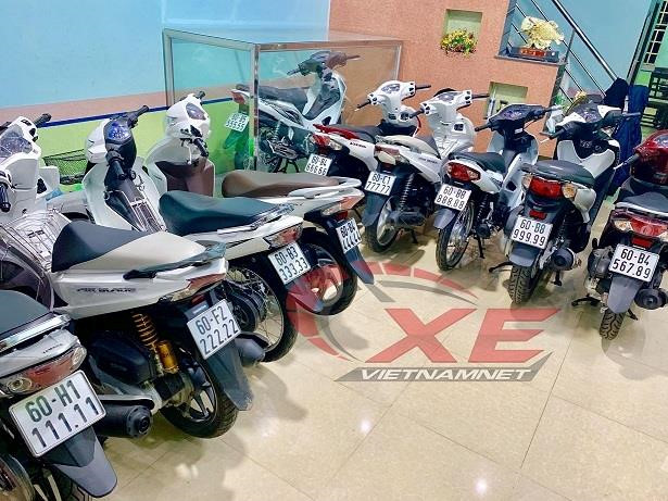 Bo suu tap xe bien ngu quy tien ty cua chang trai 9X hinh anh 1