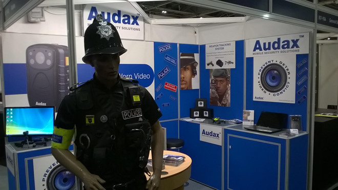 Camera deo co moi trang bi cho CSGT Viet Nam co gi dac biet? hinh anh 2