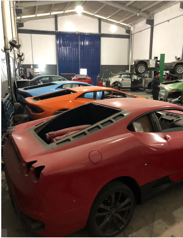 [Ảnh] Bên trong nhà máy sản xuất siêu xe Ferrari, Lamborghini nhái - Ảnh 6.