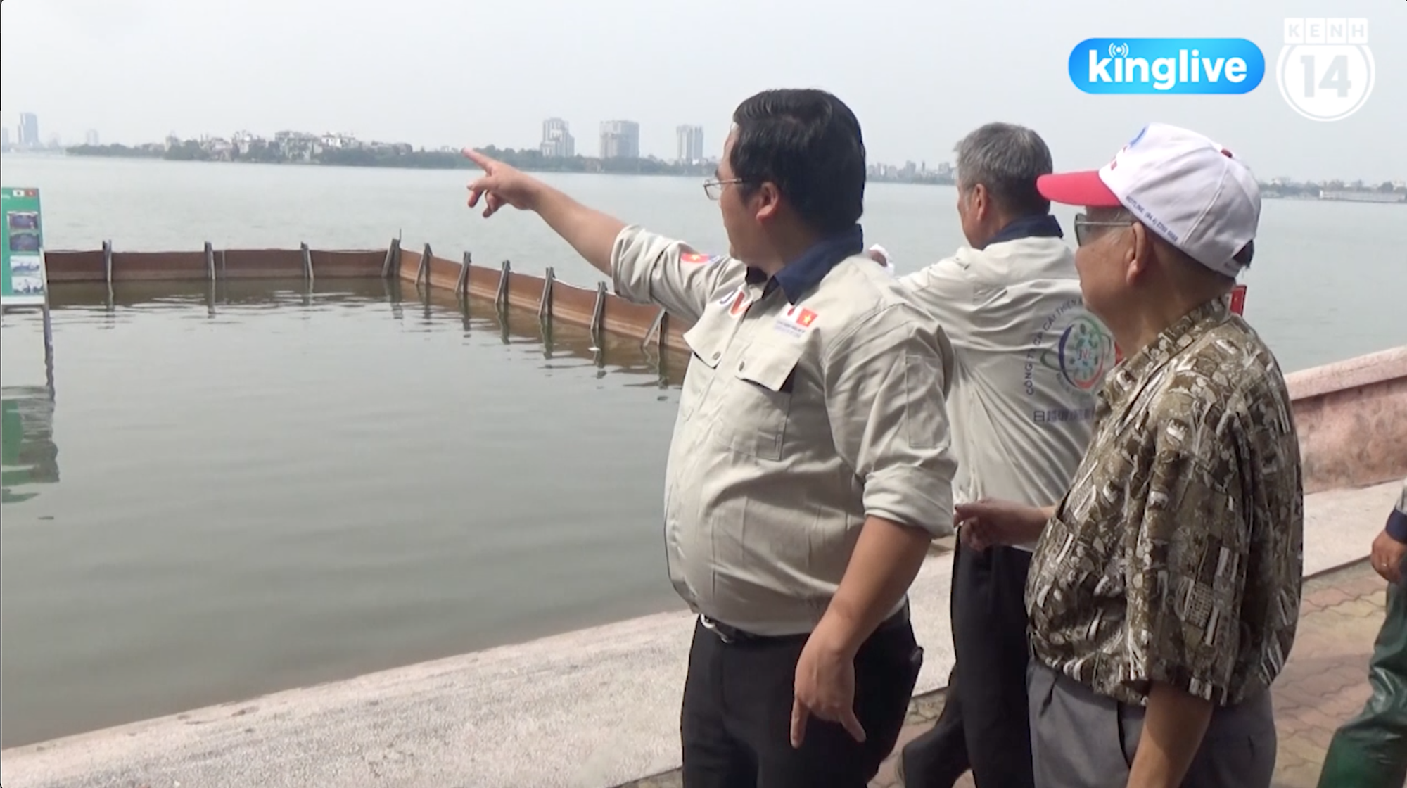 Clip: Nước hồ Tây trong xanh, nhìn thấy đáy sau 1 tháng áp dụng công nghệ Nhật Bản - Ảnh 4.