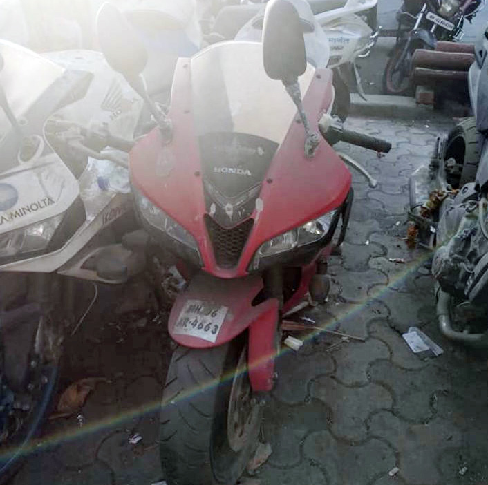 Xót xa siêu mô tô bị vứt xó hoang phế ở đồn cảnh sát