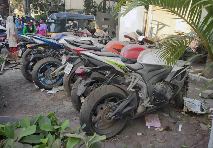 Xót xa siêu mô tô bị vứt xó hoang phế ở đồn cảnh sát