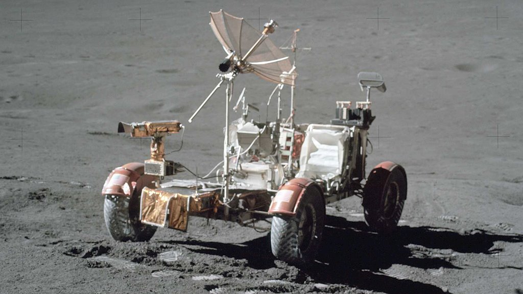 Lunar Roving Vehicle, chiec o to dau tien len mat trang