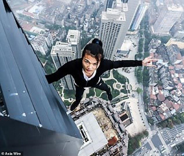 Vlogger Trung Quoc tu vong sau khi livestream an tac ke song, ret doc hinh anh 3