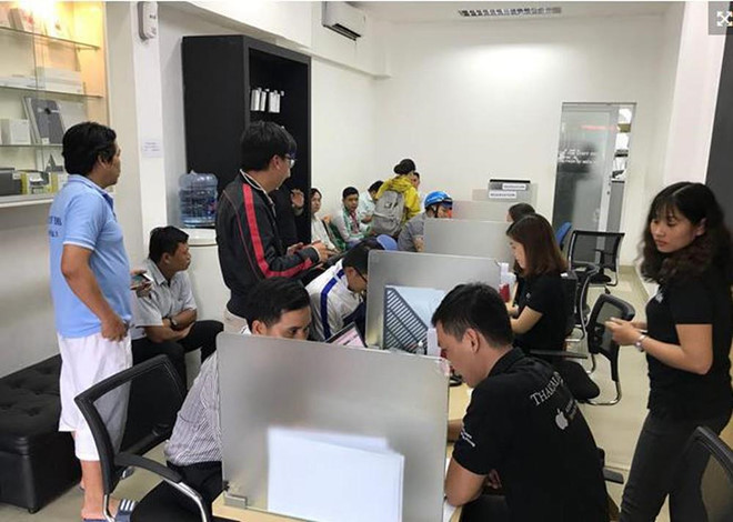 Clip nong lien tuc bi lo tai VN, hay can trong khi sua smartphone hinh anh 2