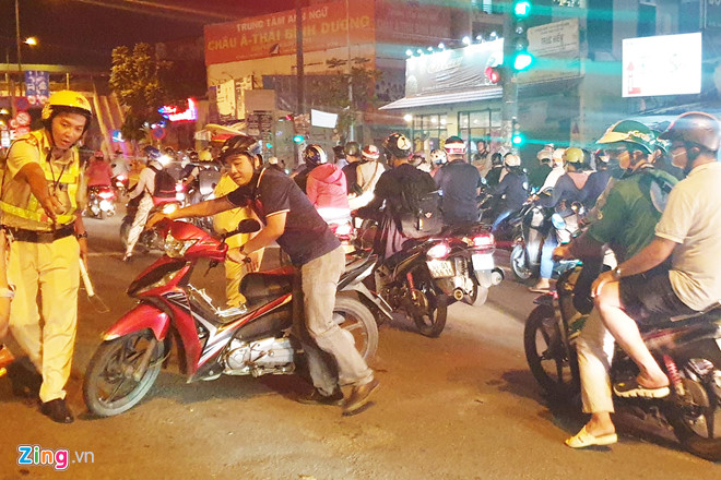 CSGT Sài Gòn không đeo camera, người vi phạm từ chối ký biên bản