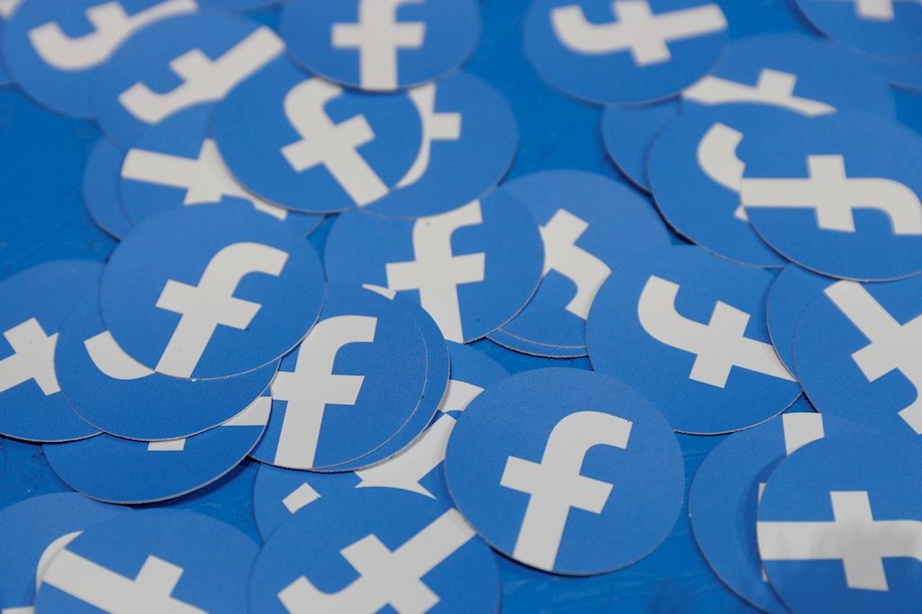 Người đồng sáng lập Facebook Chris Hughes vận động hành lang để chia nhỏ công ty