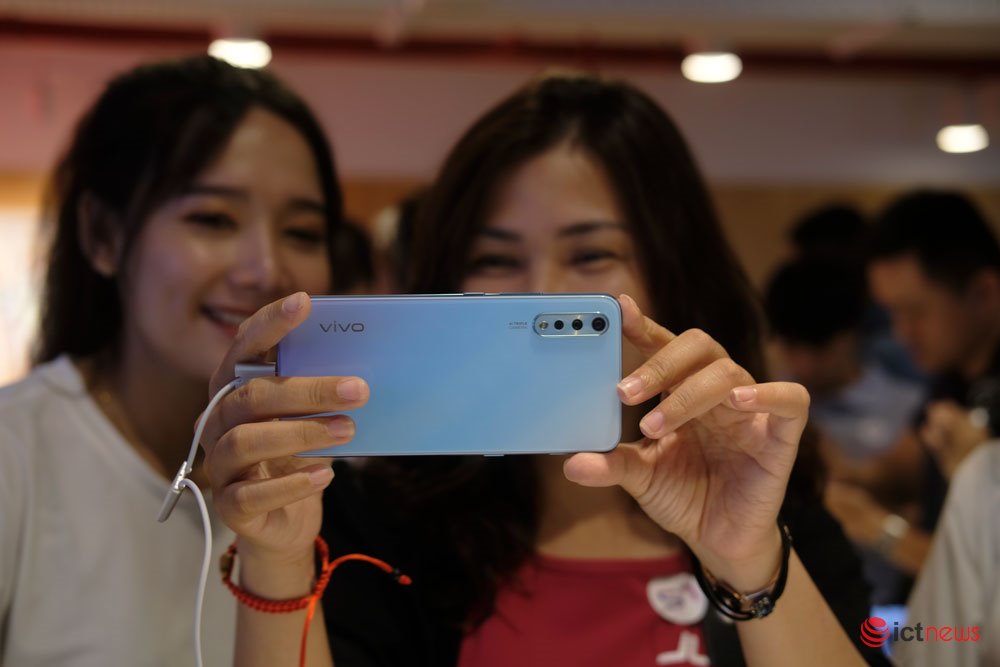 Vivo giới thiệu Vivo S1, 3 camera sau, cảm biến vân tay dưới màn hình, giá bán 6,99 triệu đồng