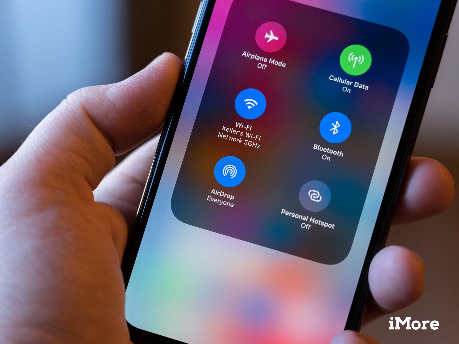 Sử dụng AirDrop có thể giúp hacker thu thập số điện thoại của bạn