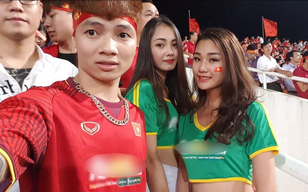 Nho YouTube, Facebook, co bac xuyen bien gioi tung hoanh o Viet Nam hinh anh 2