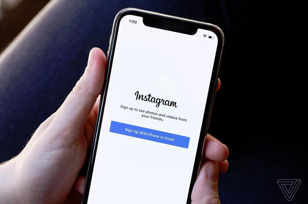 Mark Zuckerberg ngày càng giống 'vị vua’ trong đế chế Facebook
