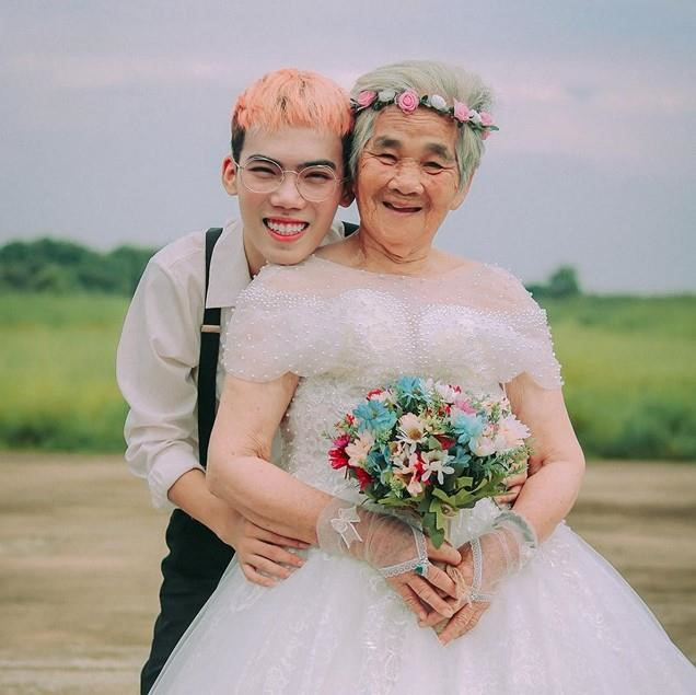 Bộ ảnh ‘Nội tôi mặc váy cưới’ gây thích thú với ‘cô dâu’ 88 tuổi