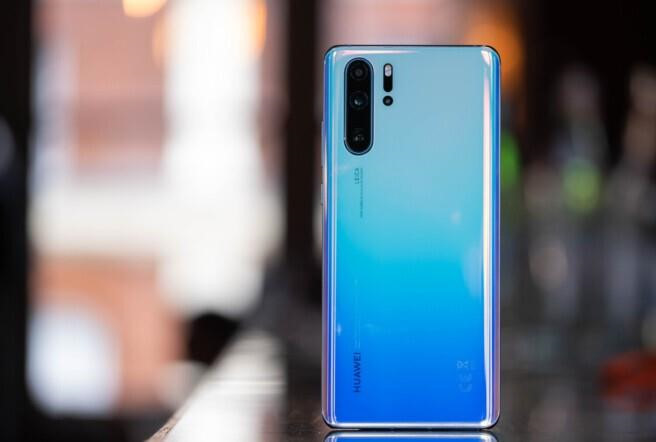 Giua thang 8, nhung smartphone nay dang giam gia tien trieu tai VN hinh anh 2