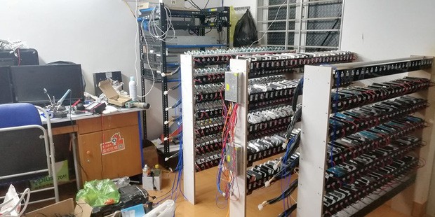 Phát hiện Group kín Facebook chuyên bán tool tự tương tác: Cày hàng trăm smartphone cùng lúc, lợi nhuận trăm triệu là dễ dàng - Ảnh 1.