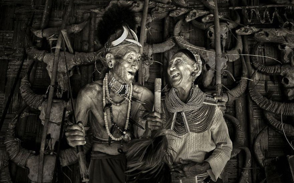 Được hỏi “tình yêu là gì”, nhiếp ảnh gia người Việt và đồng nghiệp liền đáp lại bằng loạt ảnh ấn tượng