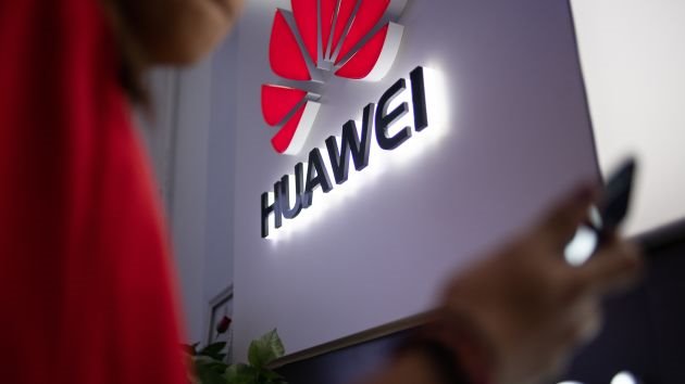 Tổng thống Trump không muốn làm ăn với Huawei