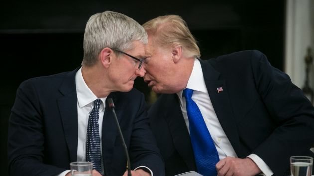 CEO Apple lo mất lợi thế trước Samsung vì thuế Trump