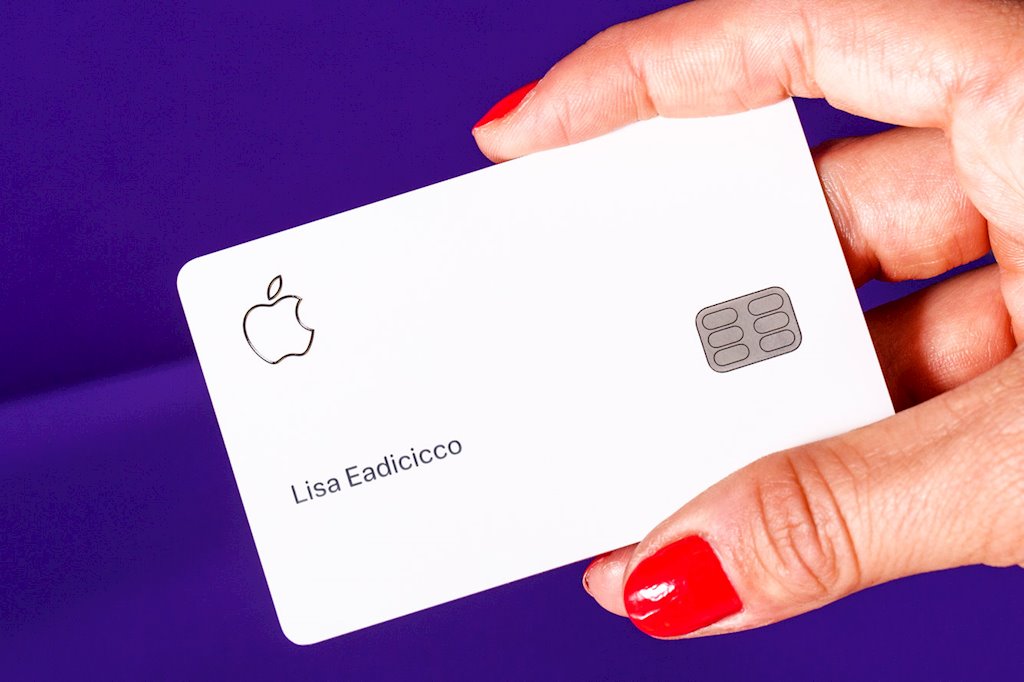 Thẻ tín dụng lại không cất trong ví da, túi bò: Apple muốn người dùng sống sao?