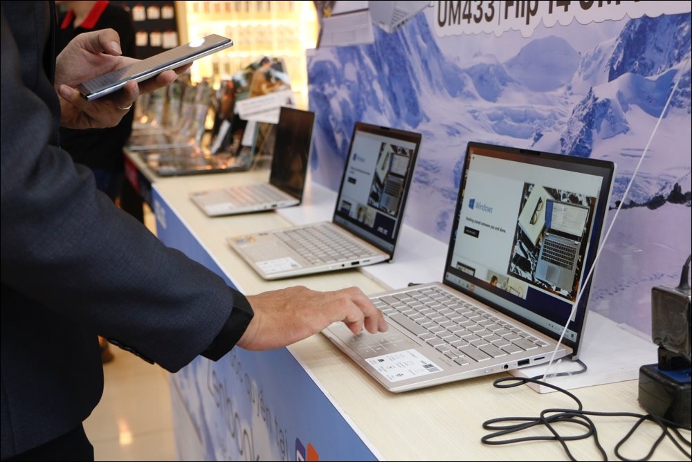 FPT Shop mở bán bộ đôi laptop Ultrabook Asus ZenBook UM433 và ZenBook Flip 14 UM462