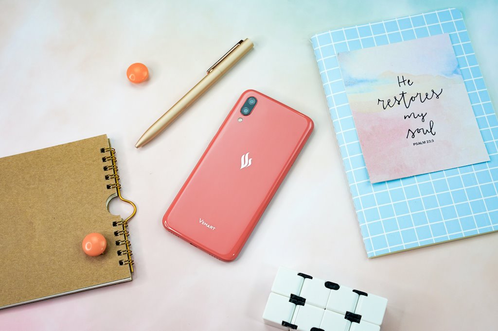 Ra mắt bộ đôi smartphone giá rẻ Vsmart Star và Vsmart Bee: Màn hình giọt nước, Chip Snapdragon 215, camera kép xóa phông