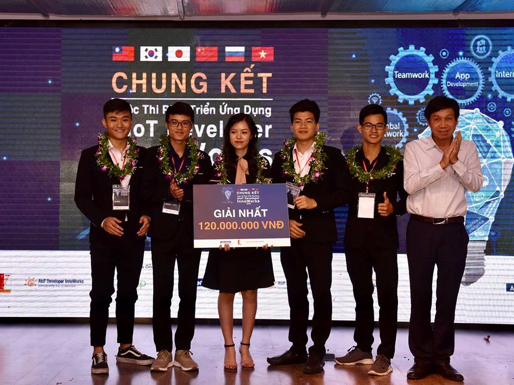 Sinh viên Bách khoa Hà Nội giành giải Nhất cuộc thi phát triển ứng dụng InnoWorks 2019