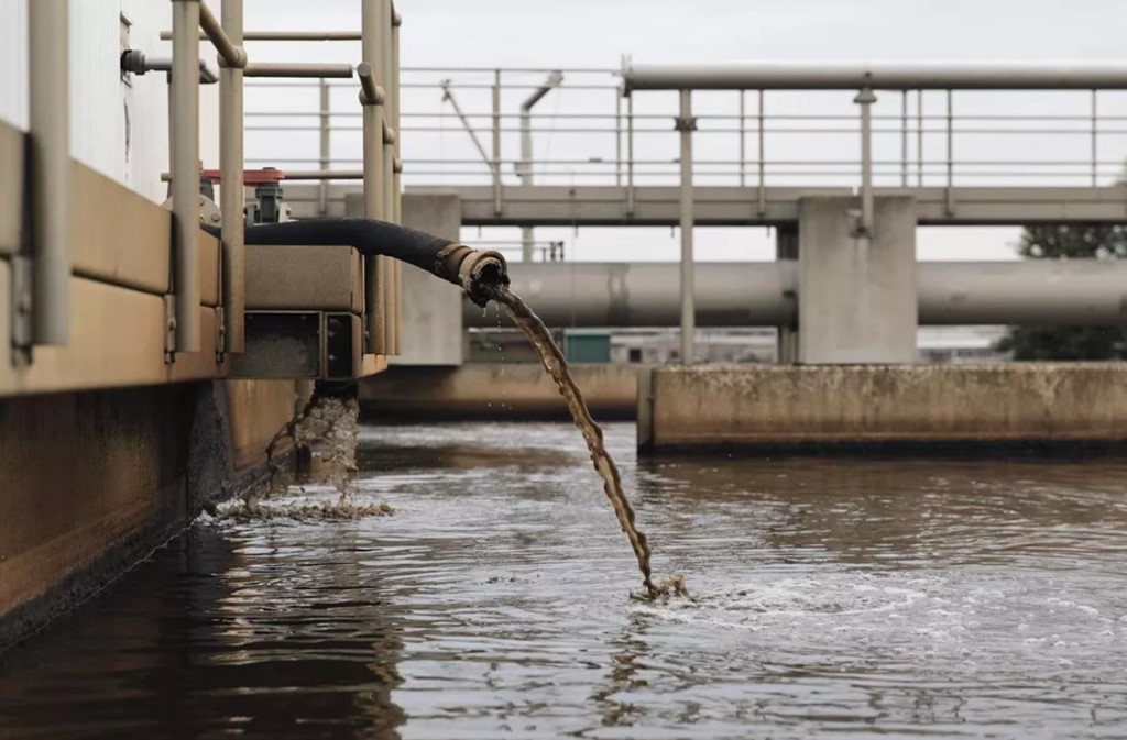 'Toi thu uong bia tai che tu phan va nuoc thai' hinh anh 1