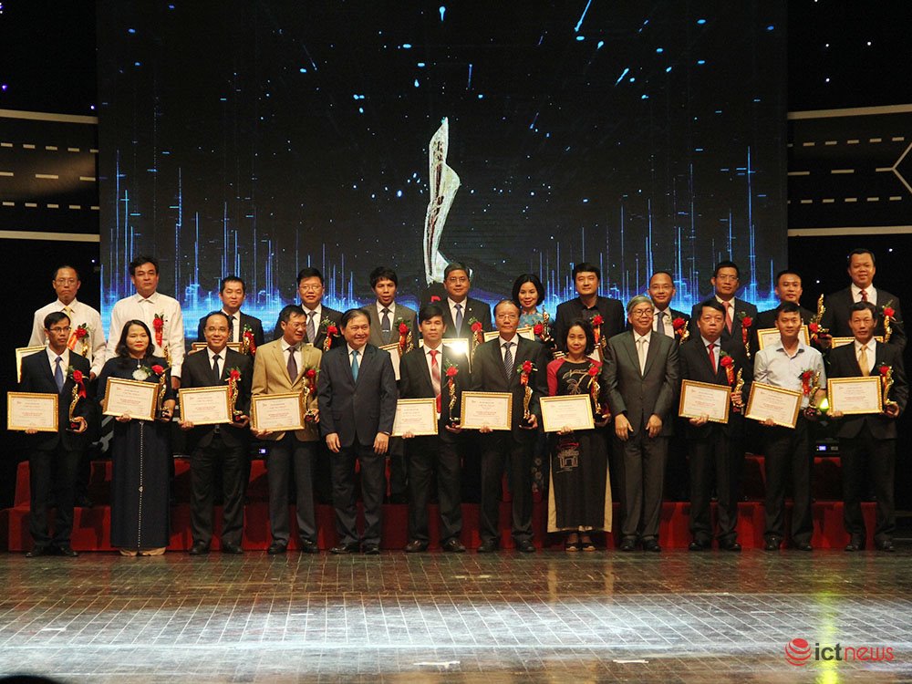 EVN, FWD, Sở TT&TT Quảng Nam đạt giải đơn vị chuyển đổi số xuất sắc tại Vietnam Digital Awards 2019