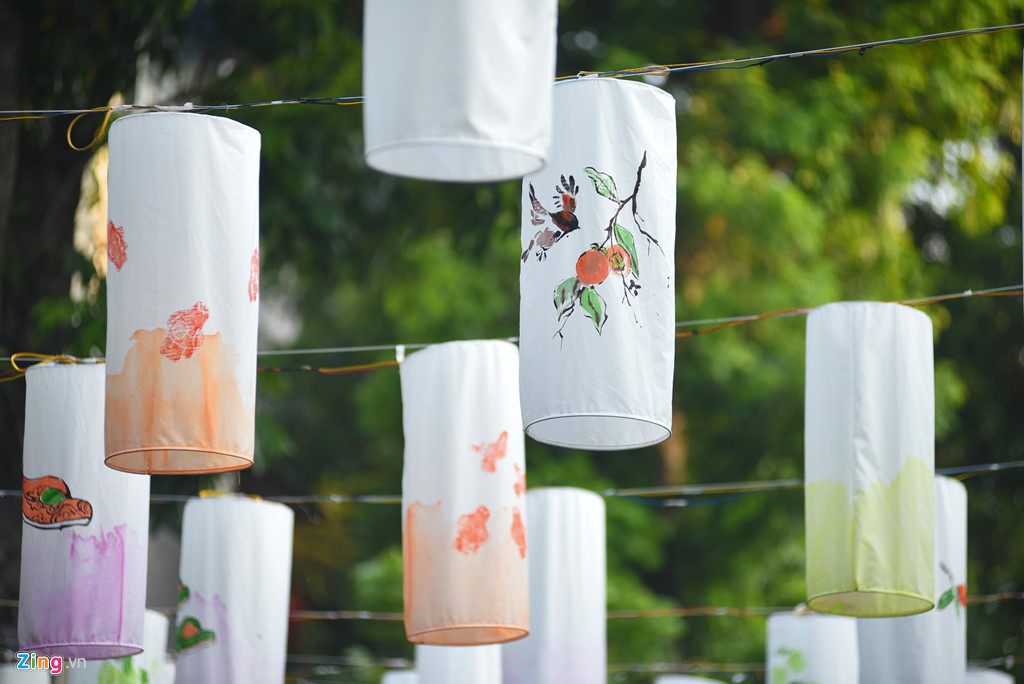 Pho den long 'soan ngoi' Hang Ma thanh noi check-in moi dip Trung thu hinh anh 2