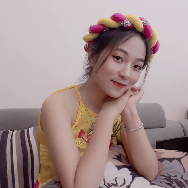 3 nu sinh 'chiem spotlight' mang xa hoi sau ngay khai giang hinh anh 2