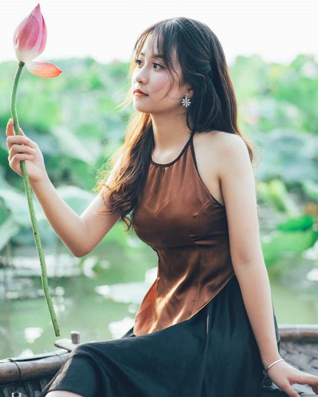 3 nu sinh 'chiem spotlight' mang xa hoi sau ngay khai giang hinh anh 4